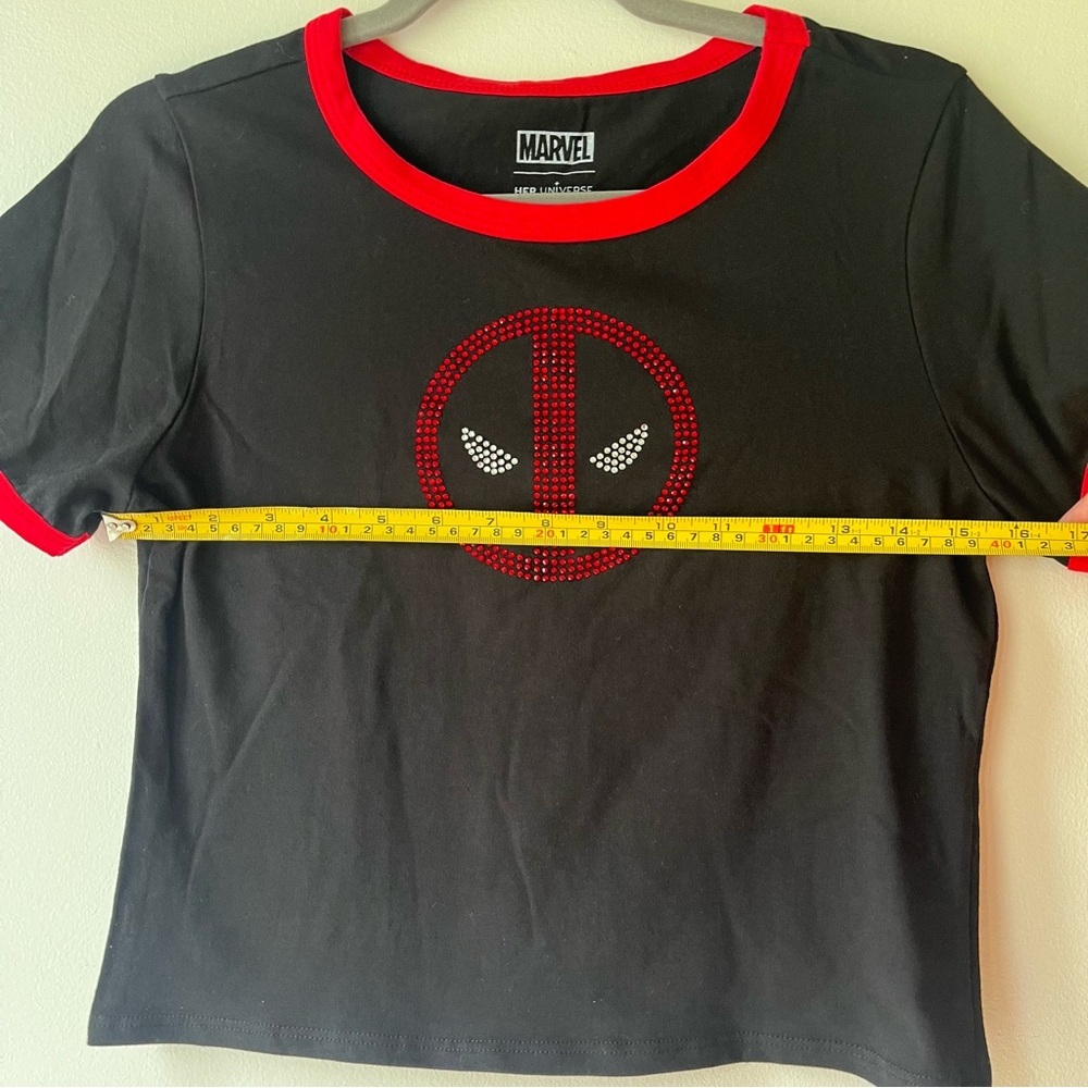 Hot Topic Black and Red Marvel Deadpool Short Sleeve Tee - Picture 7 of 9